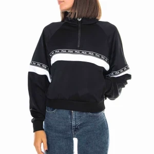 Fila tröja  - En snygg fila tröja som knappt är använd, nypris 800kr💞 Köparen står för frakt💖 Inte min bild så skriv gärna för fler bilder!