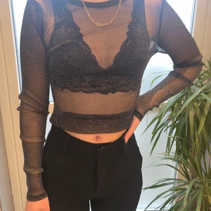 Svart glittertopp - Väldigt stretchig, bra skick!!🖤🖤