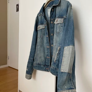 Vintage denimjacka, dam - Först till kvarn. Hämtas omgående. Kan hämtas i Stockholm. Vid leverans betalar köparen. Säljs p.g.a flytt. 