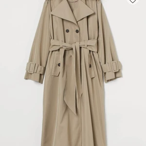 Trenchcoat från H&M - Trenchcoat från H&M. Använd 1 gång! Ordinariepris: 899kr. 