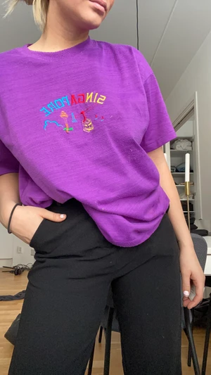 Tre fina t shirts  - Säljer alla tillsammans för 150kr eller vardera för 60kr styck, alla är i M men är oversized på mindre storlekar 👍🏾 