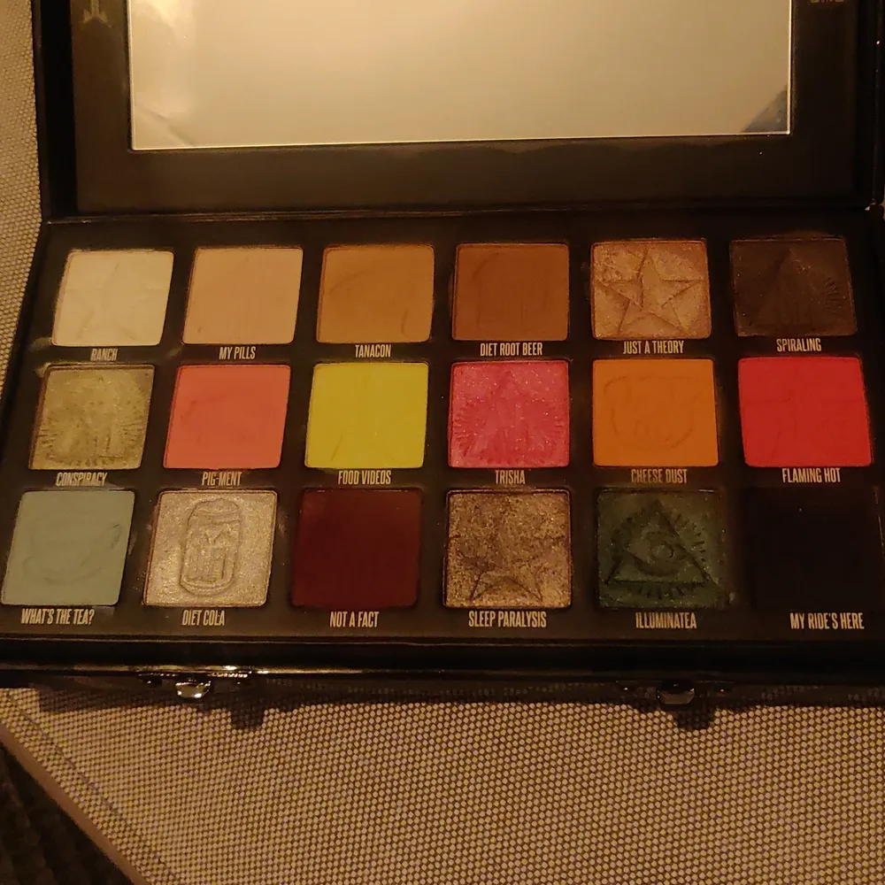**RESERVED** Jeffree Star Conspiracy palette, has been swstched.. Övrigt.