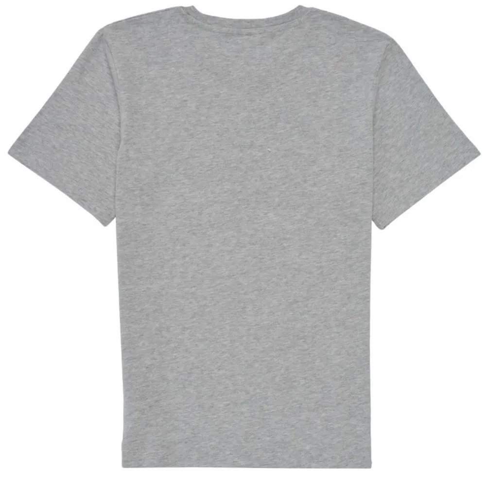 Fin t-shirt ifrån märket Calvin Klein som tyvärr inte kommer till användning längre. Kan mötas upp i Örebro eller frakta spårbart för 66kr (fraktkostnaden ingår inte i priset). Tveka inte att höra av dig om du har några frågor eller funderingar samt önskar fler bilder 🤍. T-shirts.