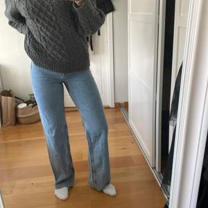 Jeans från zara, lång på mig som är 180cm 💓💓 köparen står för fraktkostnader :) 