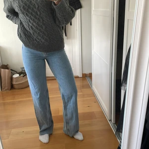 Zara jeans  - Jeans från zara, lång på mig som är 180cm 💓💓 köparen står för fraktkostnader :) 