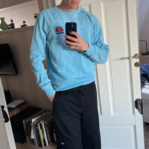 Elesse tröja storlek L - Ljusblå tröja från Elesse