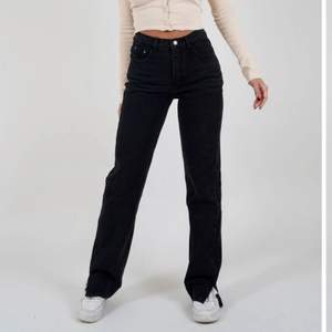 Säljer nu dessa skit snygga jeans från venderbys som jag inte längre får användning av💞 storlek xs/34 köpte för 600kr! Köp direkt för 200+frakt (spårbar)💞 