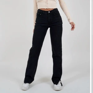 Jeans - Säljer nu dessa skit snygga jeans från venderbys som jag inte längre får användning av💞 storlek xs/34 köpte för 600kr! Köp direkt för 200+frakt (spårbar)💞 