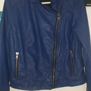 Jacka stl 40 - Helt ny utan lapp.  Köpt på lindex