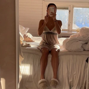 Sommarklänning - Min absoluta favoritklänning, toppen skick. Super fin till sommaren💞💞 Står ingen storlek i den men passar en S skulle jag säga!