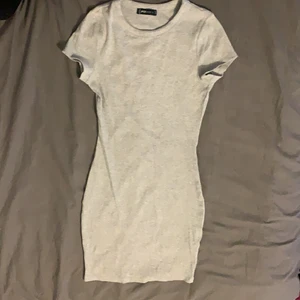 New york klänning i storlek S  - Används 2 gånger, köptes i sommar 2021 och säljer den för att den är liten för mig. 