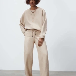 Linnebyxor Zara - Säljer mina linnebyxor från Zara då de endast kom till användning en gång, de är även uppsydda men det är bara att sprätta upp sömmen om man önskar längre. Perfekta nu till sommaren!❤️ 299kr+frakt 