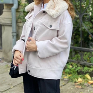 Noella jacka - Intressekoll på helt oanvänd noella jacka. Köpt för 1200 kr på deras hemsida men hann inte skicka tillbaka. Priset kan diskuteras vid snabbt köp! Väldigt populär! strl S perfekr nu till våren skriv för egna bilder!