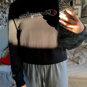 Champipn sweatshirt - Vanlig svart sweatshirt från champion.