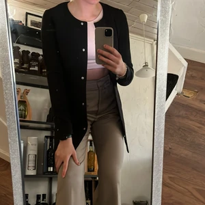 Svart kappa - Svart kappa som aldrig kommit till användning. Storlek S