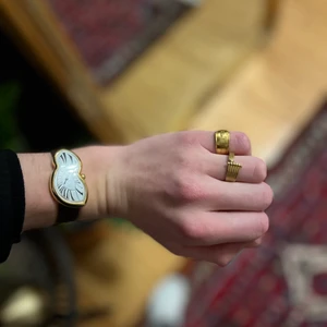 Ring 0040 - Ringar gjorda av Guldskedar🥄  Valfri Storlek upp till size 9🤞 Insidan har gravering av bokstaven ”M”🎭