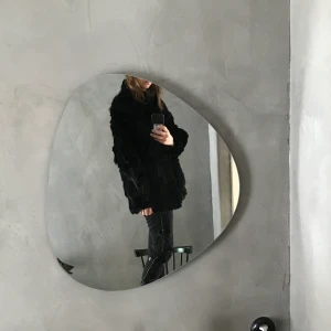 Kanin päls jacka. Otroligt fin i skick och passform - Svart kanin päls. Köpt i Los Angeles. Fin passform- passar perfekt på mig som är medium men skulle vara fin på en S med. 