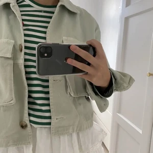 Zara jacka - Ljusgrön Zara jacka som är asfin men kommer tyvärr inte till användning. Superfint skick💕