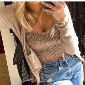 Stickad topp - Lånade bilder!❤️ Jättenice topp i fint skick! Buda från 200kr💗