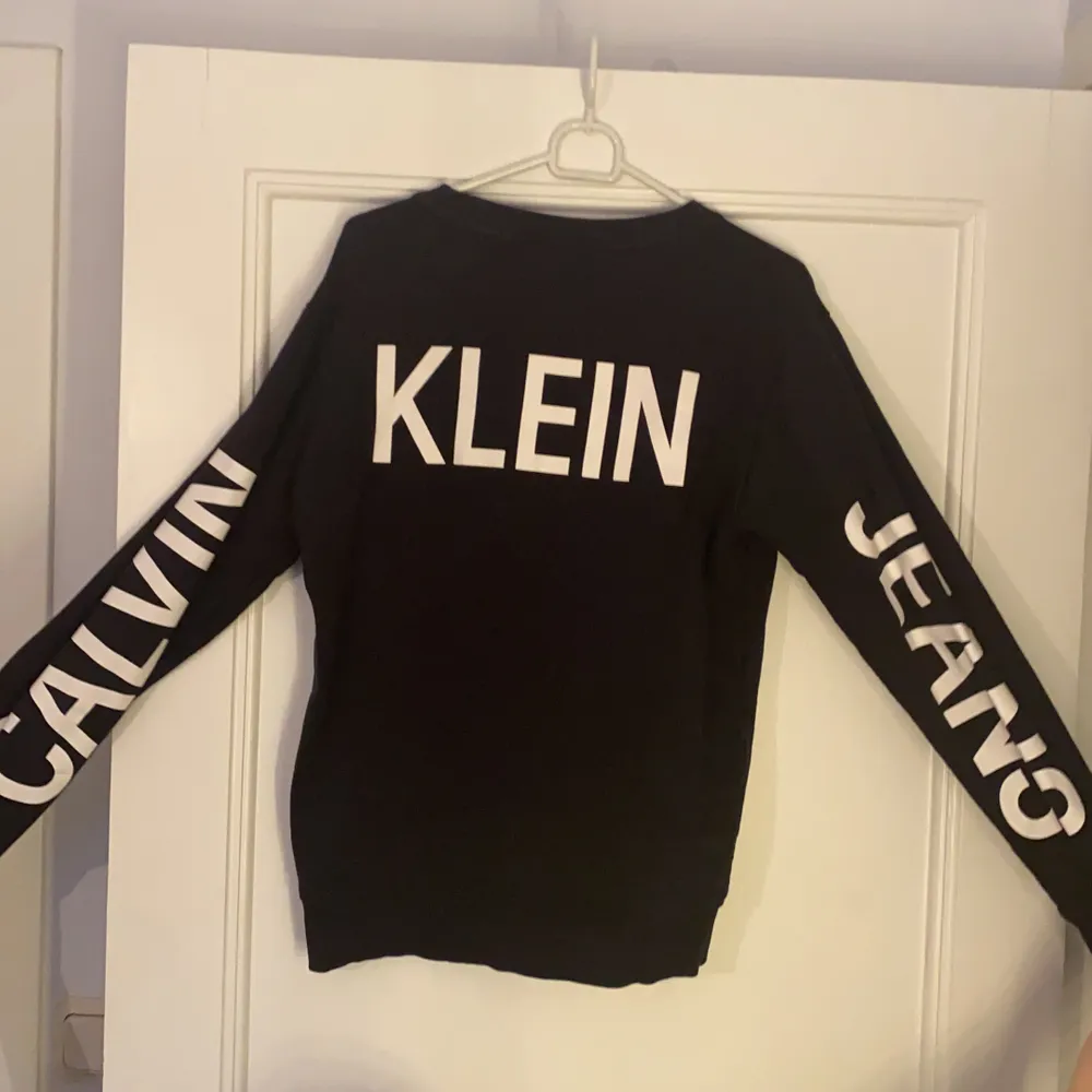 Calvin Klein sweatshirt i storlek S. Passar inte längre på mig. Inte överdrivet använd. Tröjor & Koftor.