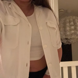 Weekday skjorta💞 - En jättefin blus/skjorta från weekday strl M🌟💫 sparsamt använd! Köparen står för frakt💞