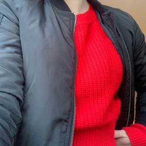 Svart bomberjacka  - Svart bomberjacka från Lager 157 i strl XS. Använd men fortfarande fint skick💓 Pris: 70kr