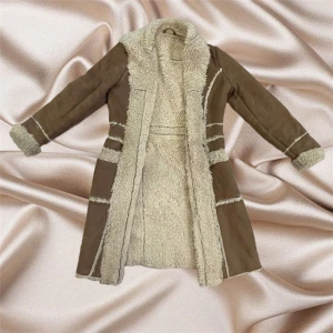 Vintage kappa - Superfin beige vintage kappa som är varm och perfekt till vintern😍 reserverad!