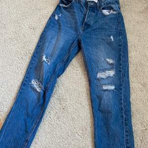 Säljer ett par jeans från stradivarius i strl 36. Superfint skick! 