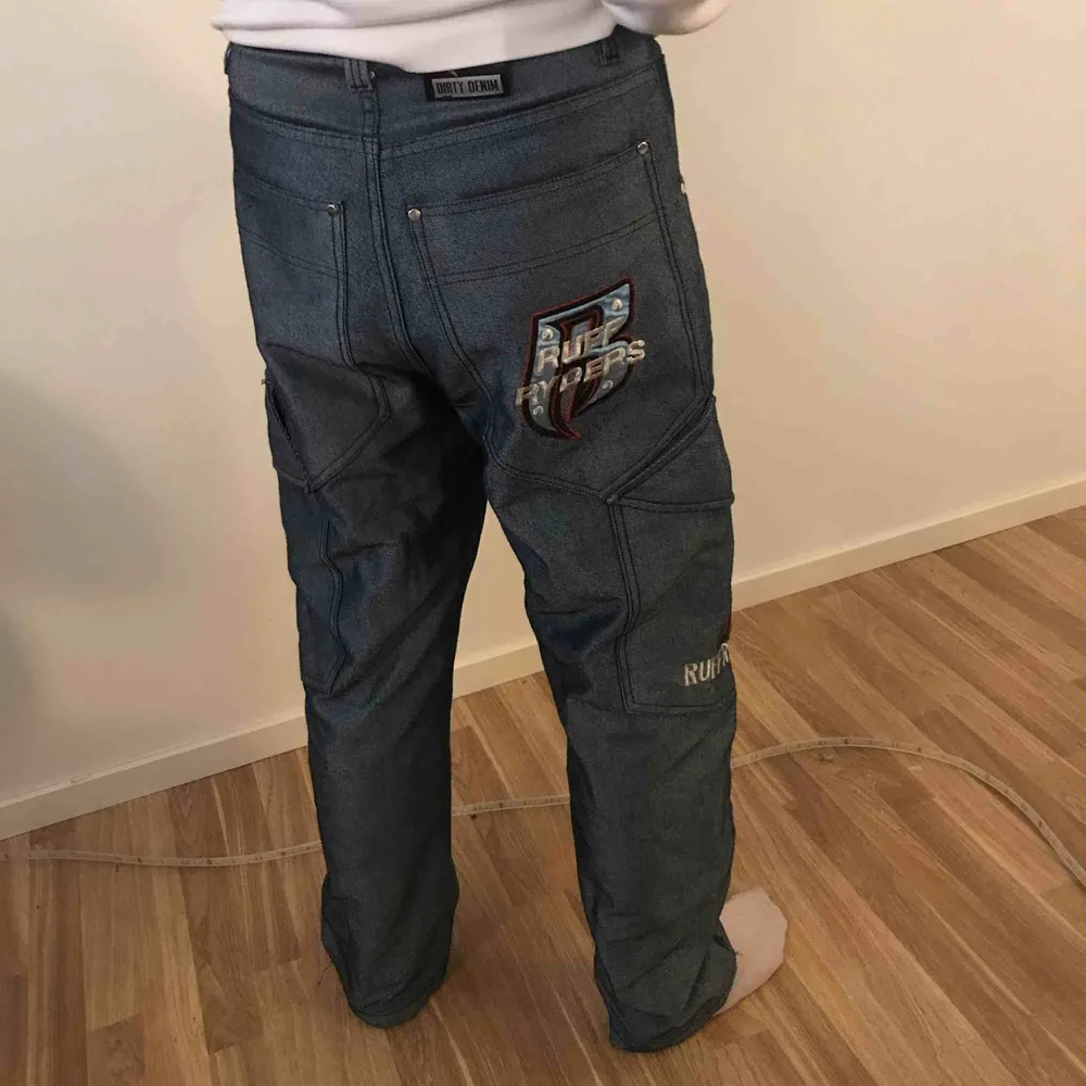 Riktigt snygga oversized jeans från ruff ryders. priset kan diskuteras. Hör av er om mer Info eller fler bilder:). Jeans & Byxor.