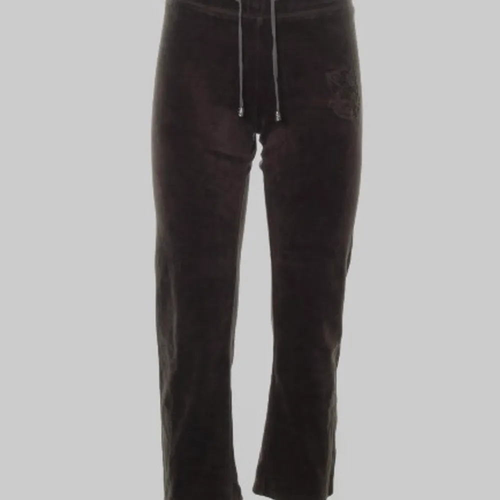 INTRESSEKOLL på dessa skitsnygga bruna vintage juicy byxor! Buda i kommentarerna🥰🥰. Jeans & Byxor.