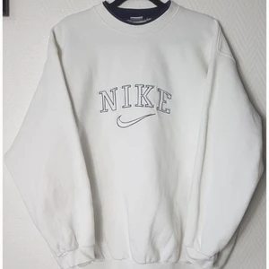 Nike - Nike tröja i bra skick, budgivning i kommentarerna om fler är intresserade! budgivning slutar 15/2! Högsta bud 800