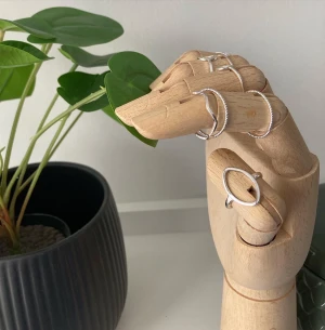 Ringar - 9 silver ringar som man får tillsammans💕.                  I storlek: M                                  