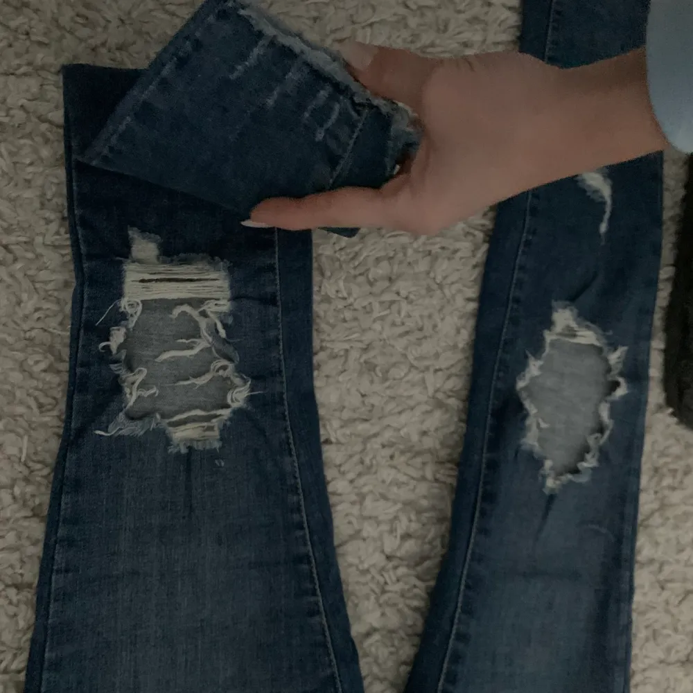 As snygga högmidjade jeans som passar Perfect.. Jeans & Byxor.