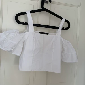 Vit midsommar top  - En jätte söt topp perfekt till midsommar eller sena sommarkvällar 🥰 