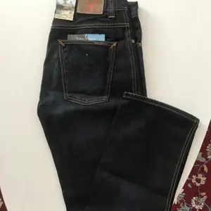 Säljer min nya Nudie jeans blå modell Slim Jim storlek 33/32 etiketten kvar och oanvänd 