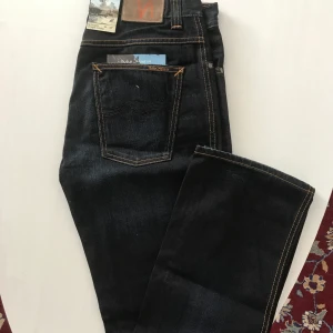 Ny Nudie jeans blå modell slim Jim 33/32 - Säljer min nya Nudie jeans blå modell Slim Jim storlek 33/32 etiketten kvar och oanvänd 