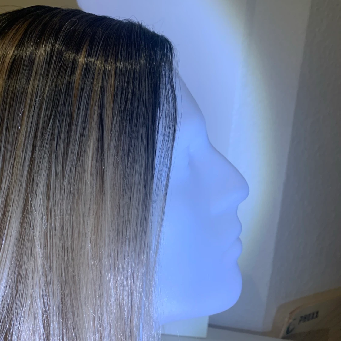 Blond svart peruk  - 90