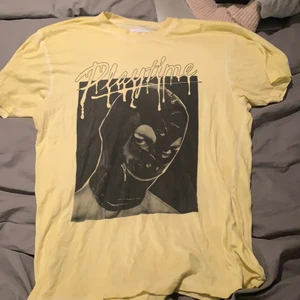 Cool tröja - Väldigt snygg tröja som är oversized. Använd ett fåtal gånger.