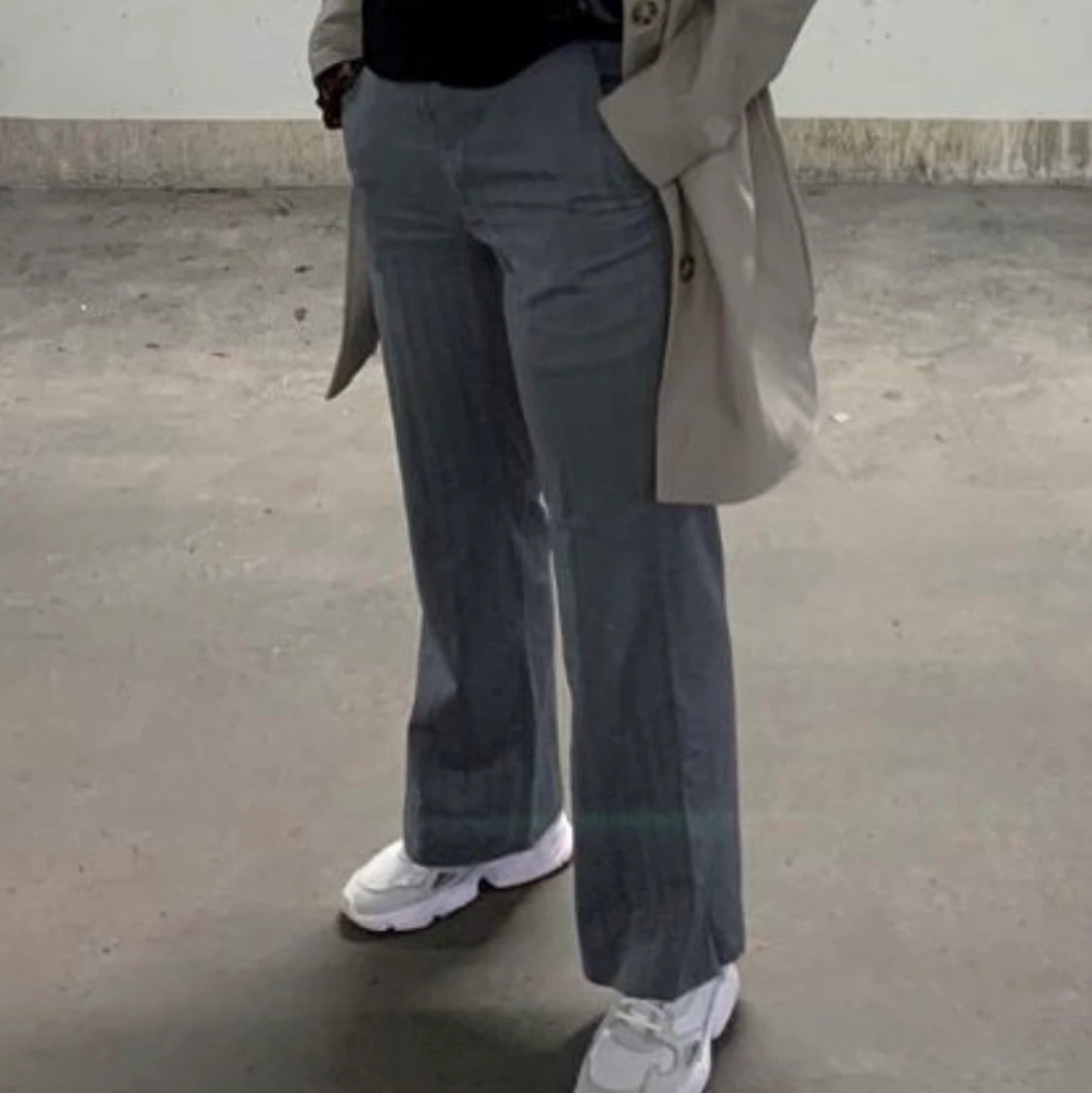 Grå kostymbyxor - 90