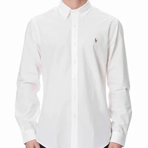 Ralph lauren skjorta - Använd en gång, är som ny. Strl XS, passar både XS och S, något längre modell som ska gå ner fram och bak. Nypris 1200kr