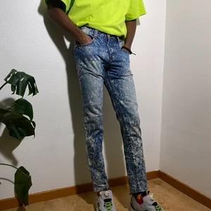 Acid-washed jeans  - Acid-washed jeans köpta secondhand från Ghana