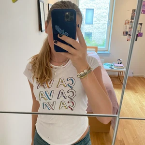 Zadig t-shirt  - Säljer min superfina T-shirt från zadig, nästan helt oanvänd och i toppenskick! Köpt för 800kr på zadigbutiken💞 Skriv vid intresse😁