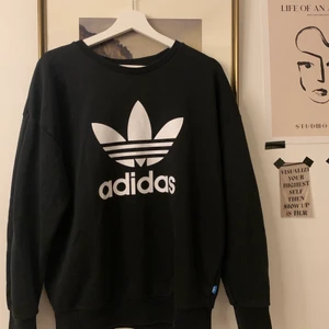 Adidas sweatshirt - Sweatshirt från Adidas, nyskick.