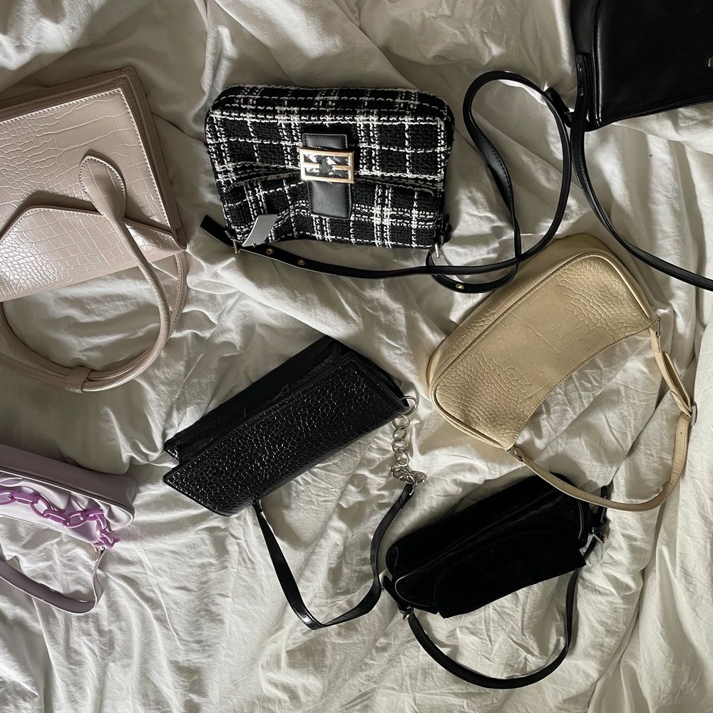 Alla väskor 100kr styck. Dem flesta väskorna är HELT NYA. Med papper i och helt oanvända. Några av väskorna har använts max 3-4 gånger så dem är som nya. 🛍🌩💓. Väskor.