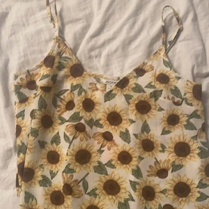 Monki klänning  - Ord pris 150kr. Köpte för ett tag sen men har inte använt den för jag gillar inte klänningar, passar 36 men passar troligtvis om du är lite större eller lite mindre ockdå, priset kan diskuteras och skriv om ni har frågor 