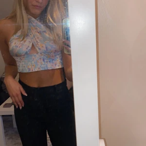 Festtopp - Jättefint festtopp som inte är i min stil längre. Använt en gång. Köparen står för frakt💕