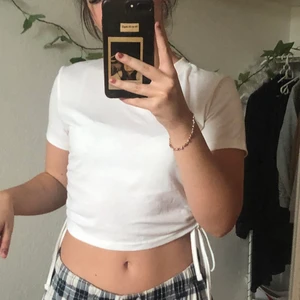 Vid t-shirt storlek S - Vit t-shirt storlek S/M ej använd 