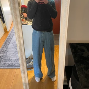 Baggy jeans - Ett par snygg baggy jeans men lite snygga detaljer på 