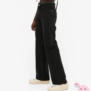 Svarta Jeans - Svarta Yoko jeans från monki😜