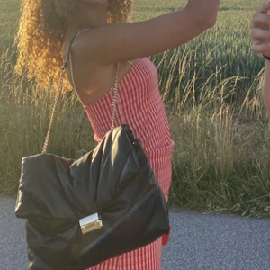 Väska - Skitsnygg skinnväska från zara ! Mycket rymlig❤️